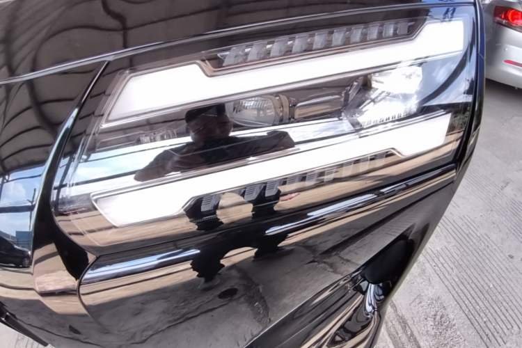 Used Wuling Starlight 730 2025 Model Plug-in Hybrid 125km Luxury Edition Left Front Headlight