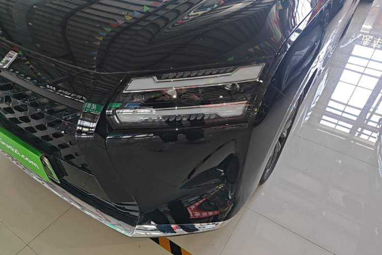 Used Wuling Starlight 730 2025 Model Plug-in Hybrid 125km Luxury Edition Left Front Headlight