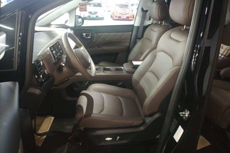 Used Wuling Starlight 730 2025 Model Plug-in Hybrid 125km Luxury Edition Left Front Seat