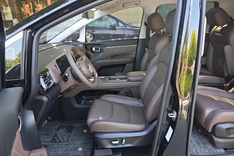 Used Wuling Starlight 730 2025 Model Plug-in Hybrid 125km Luxury Edition Left Front Seat