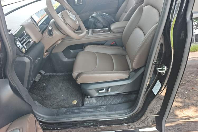 Used Wuling Starlight 730 2025 Model Plug-in Hybrid 125km Luxury Edition Left Front Seat