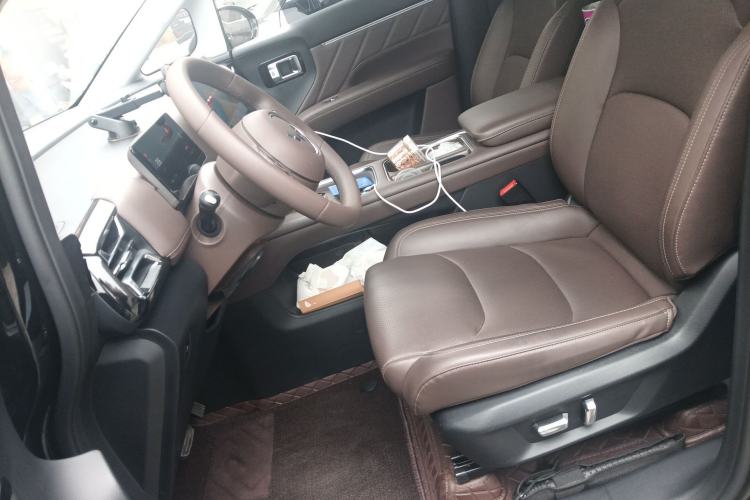 Used Wuling Starlight 730 2025 Model Plug-in Hybrid 125km Luxury Edition Left Front Seat
