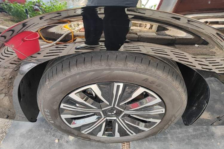 Used Wuling Starlight 730 2025 Model Plug-in Hybrid 125km Luxury Edition Left Front Wheel Hub