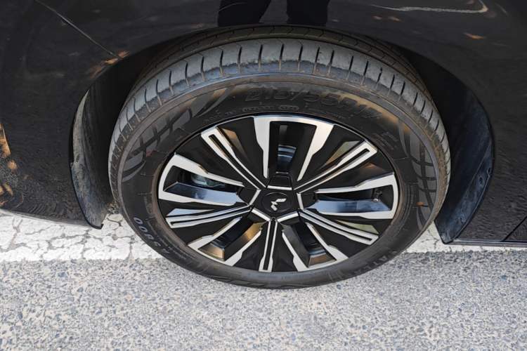 Used Wuling Starlight 730 2025 Model Plug-in Hybrid 125km Luxury Edition Left Front Wheel Hub
