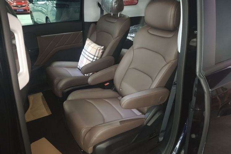 Used Wuling Starlight 730 2025 Model Plug-in Hybrid 125km Luxury Edition Left Rear Seat