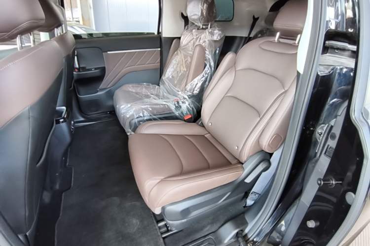Used Wuling Starlight 730 2025 Model Plug-in Hybrid 125km Luxury Edition Left Rear Seat