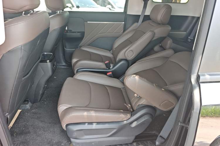 Used Wuling Starlight 730 2025 Model Plug-in Hybrid 125km Luxury Edition Left Rear Seat
