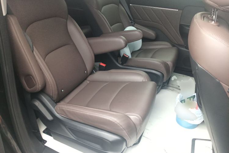 Used Wuling Starlight 730 2025 Model Plug-in Hybrid 125km Luxury Edition Left Rear Seat