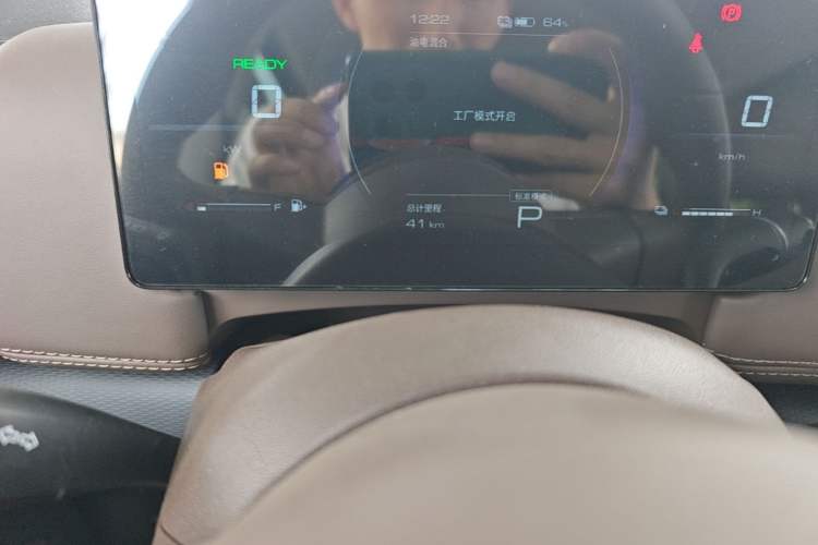 Used Wuling Starlight 730 2025 Model Plug-in Hybrid 125km Luxury Edition Odometer Close Up
