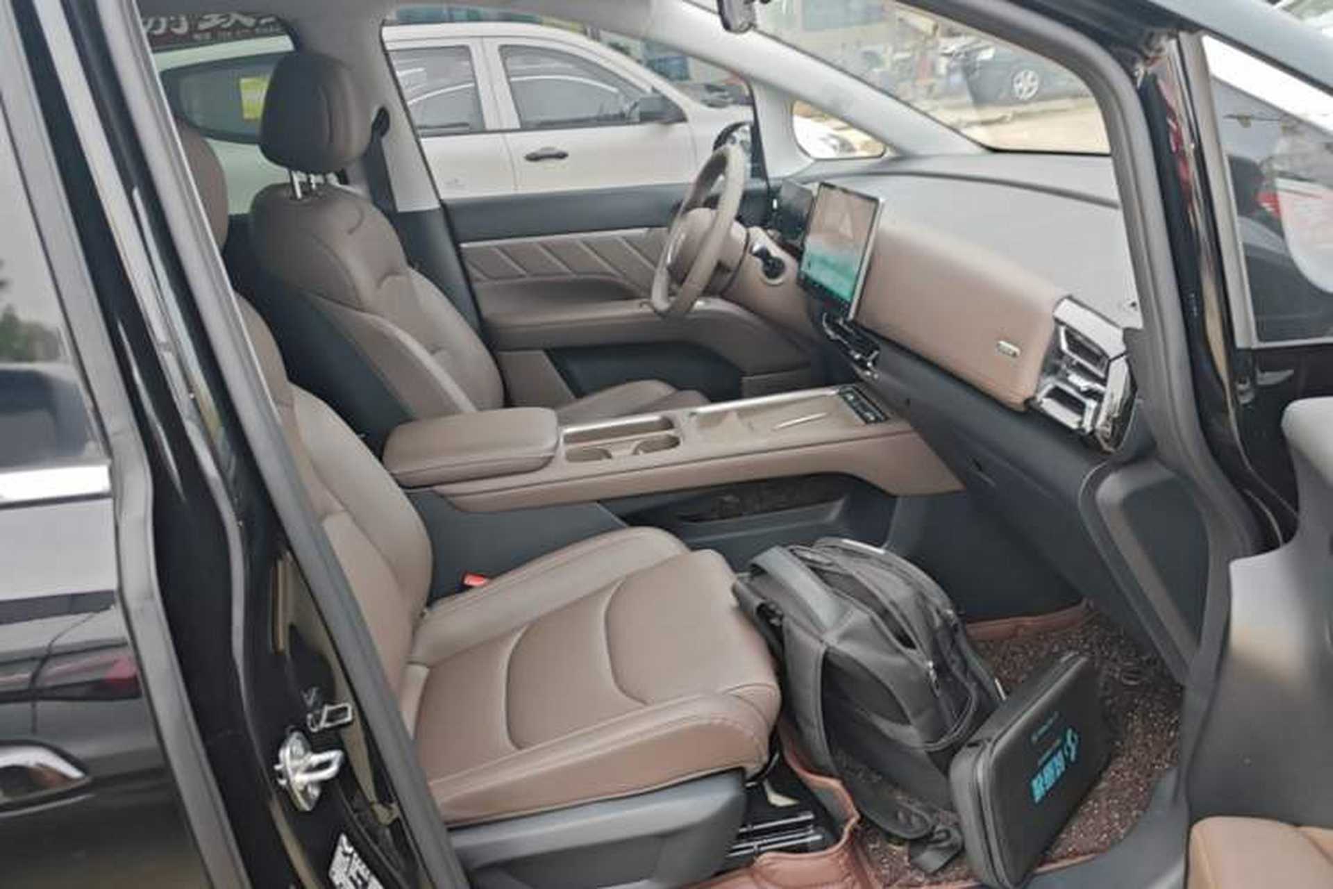 Used Wuling Starlight 730 2025 Model Plug-in Hybrid 125km Luxury Edition Right Front Seat