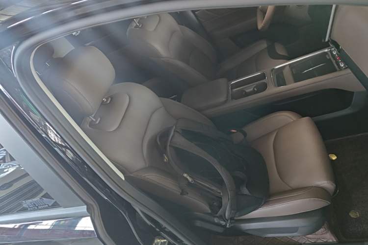 Used Wuling Starlight 730 2025 Model Plug-in Hybrid 125km Luxury Edition Right Front Seat