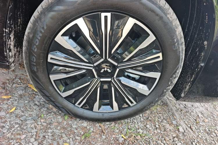 Used Wuling Starlight 730 2025 Model Plug-in Hybrid 125km Luxury Edition Right Front Wheel Hub