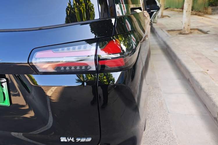 Used Wuling Starlight 730 2025 Model Plug-in Hybrid 125km Luxury Edition Right Rear Taillight