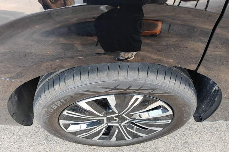 Used Wuling Starlight 730 2025 Model Plug-in Hybrid 125km Luxury Edition Right Rear Wheel Hub