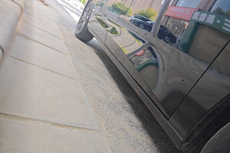 Used Wuling Starlight 730 2025 Model Plug-in Hybrid 125km Luxury Edition Right Side Sill