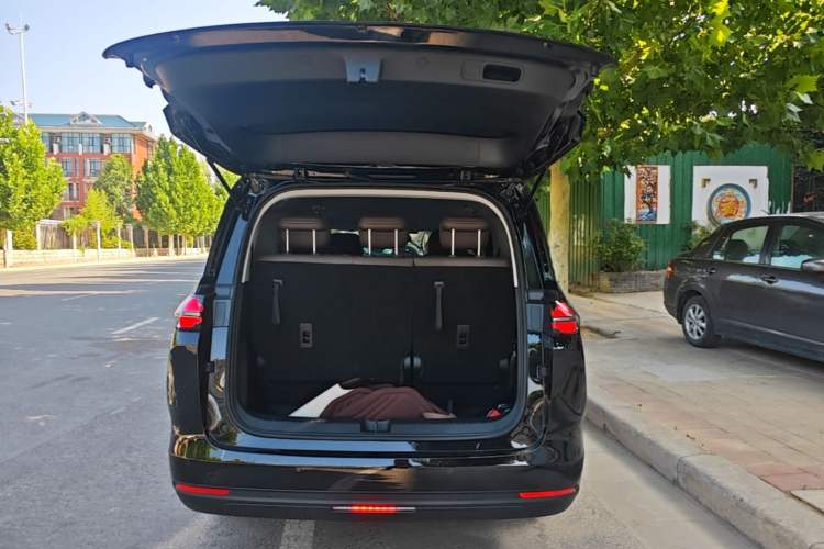 Used Wuling Starlight 730 2025 Model Plug-in Hybrid 125km Luxury Edition Trunk