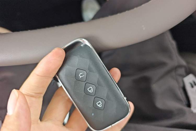 Used Wuling Starlight 730 2025 Model Plug-in Hybrid 125km Luxury Edition Vehicle Key
