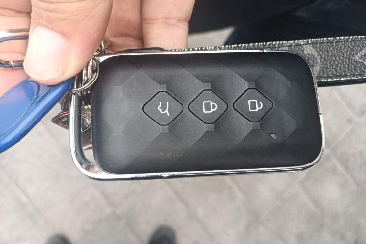 Used Wuling Starlight 730 2025 Model Plug-in Hybrid 125km Luxury Edition Vehicle Key