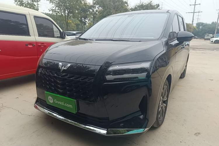 Wuling Starlight 730 2025 Model Plug-in Hybrid 125km Luxury Edition