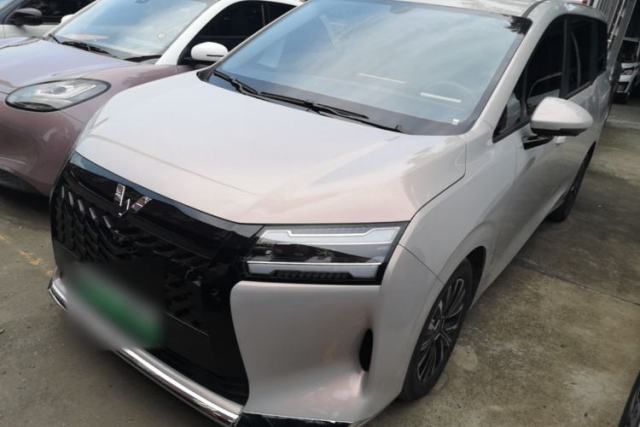 Used Wuling Starlight 730 2025 Model Plug-in Hybrid 125km Luxury Edition