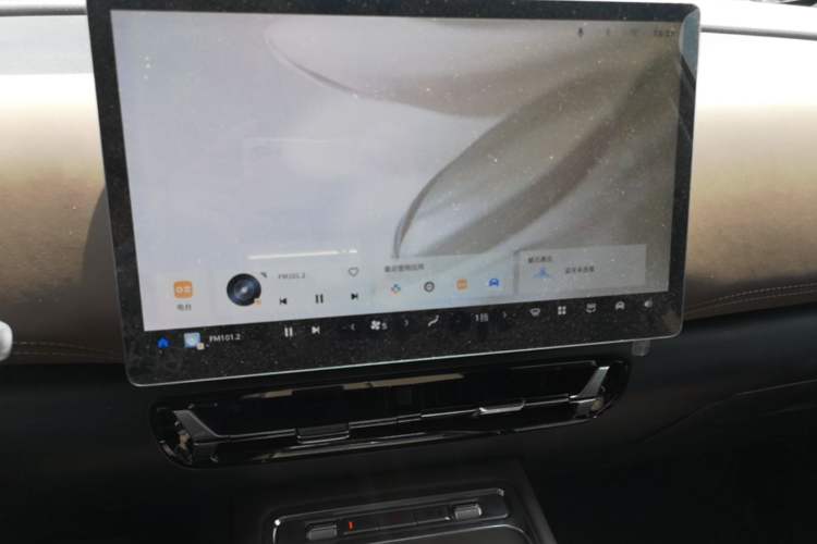 Used Wuling Starlight 730 2025 Model Plug-in Hybrid 125km Luxury Edition Audio And AC Panel