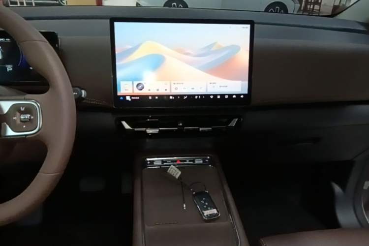 Used Wuling Starlight 730 2025 Model Plug-in Hybrid 125km Luxury Edition Audio And AC Panel