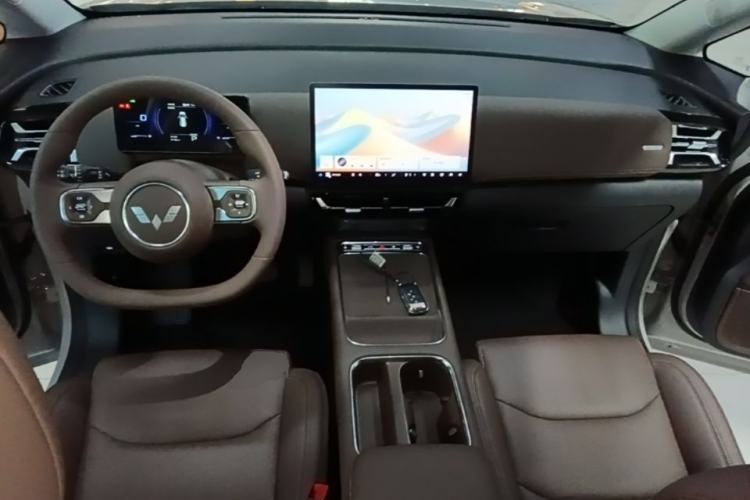 Used Wuling Starlight 730 2025 Model Plug-in Hybrid 125km Luxury Edition Center Console