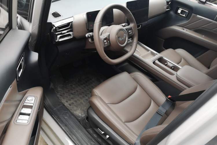 Used Wuling Starlight 730 2025 Model Plug-in Hybrid 125km Luxury Edition Driver Seat