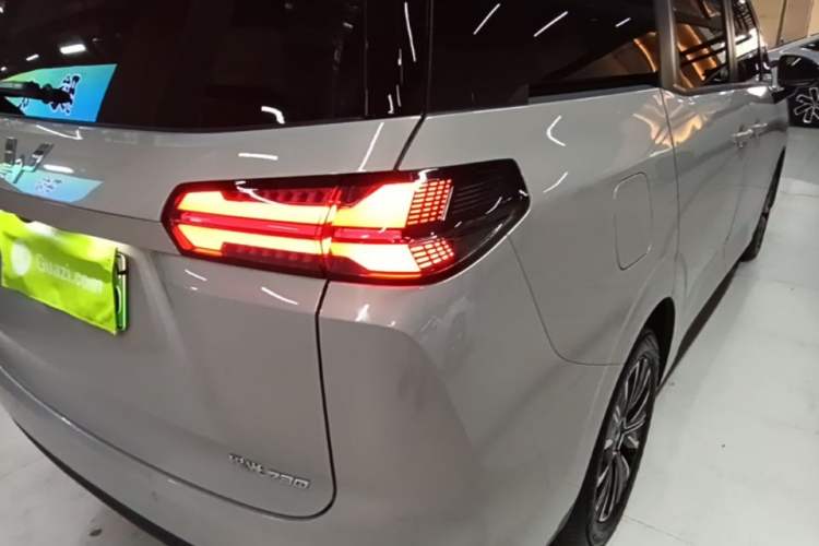Used Wuling Starlight 730 2025 Model Plug-in Hybrid 125km Luxury Edition Exterior 3