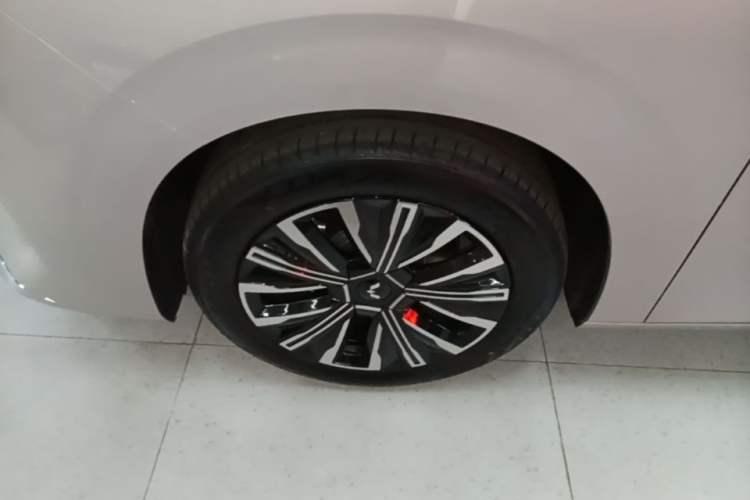 Used Wuling Starlight 730 2025 Model Plug-in Hybrid 125km Luxury Edition Exterior 4