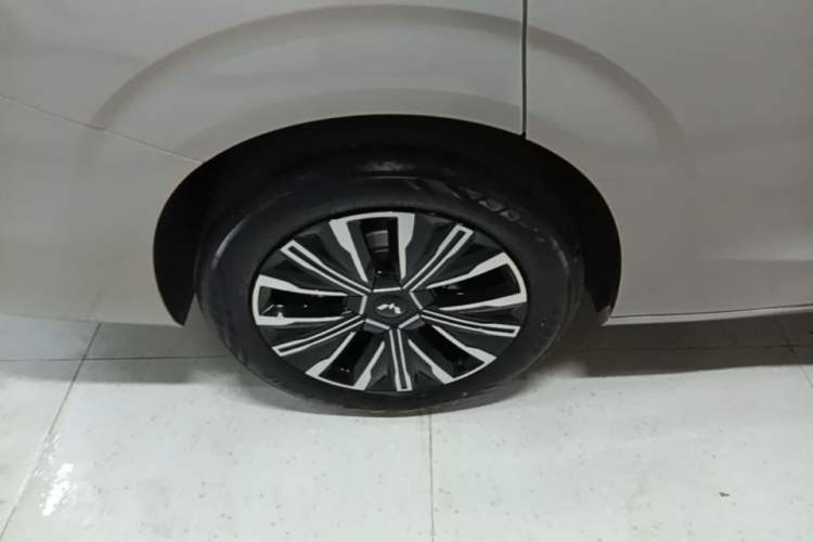 Used Wuling Starlight 730 2025 Model Plug-in Hybrid 125km Luxury Edition Exterior 5