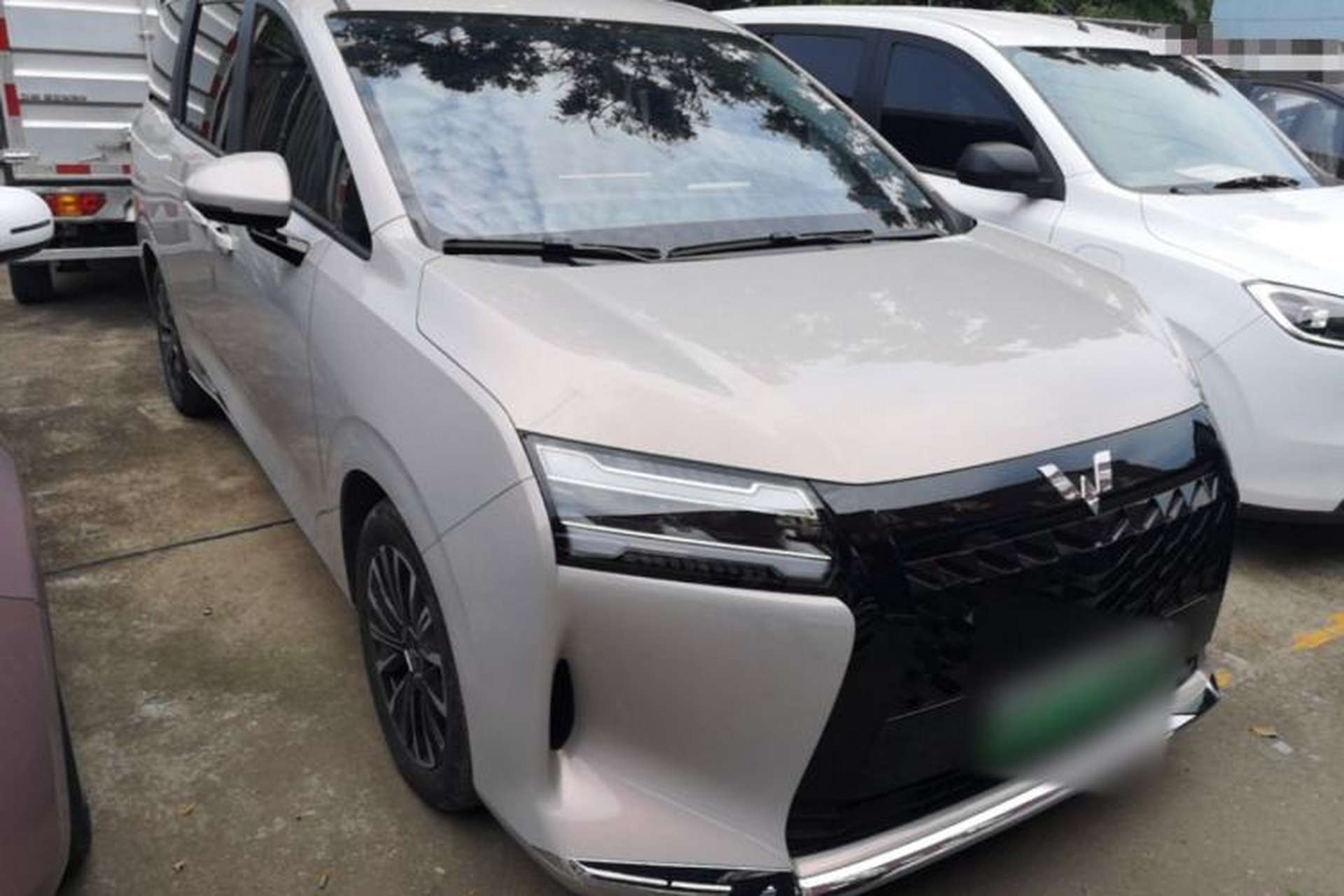 Used Wuling Starlight 730 2025 Model Plug-in Hybrid 125km Luxury Edition Front Right 45 Deg