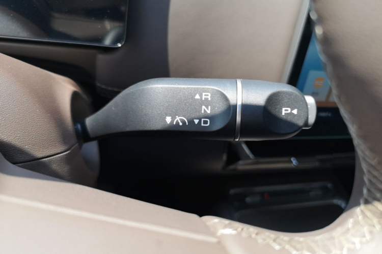 Used Wuling Starlight 730 2025 Model Plug-in Hybrid 125km Luxury Edition Gear Lever