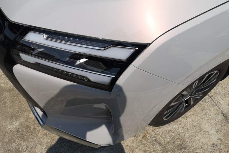 Used Wuling Starlight 730 2025 Model Plug-in Hybrid 125km Luxury Edition Left Front Headlight