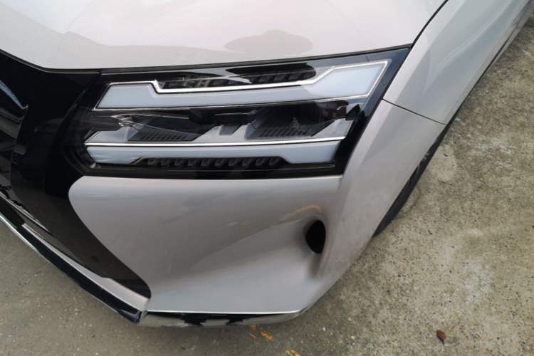 Used Wuling Starlight 730 2025 Model Plug-in Hybrid 125km Luxury Edition Left Front Headlight