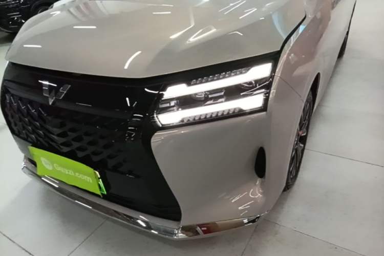 Used Wuling Starlight 730 2025 Model Plug-in Hybrid 125km Luxury Edition Left Front Headlight
