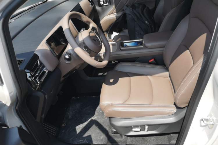 Used Wuling Starlight 730 2025 Model Plug-in Hybrid 125km Luxury Edition Left Front Seat