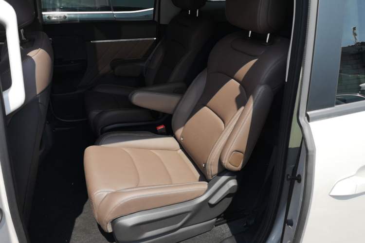 Used Wuling Starlight 730 2025 Model Plug-in Hybrid 125km Luxury Edition Left Rear Seat