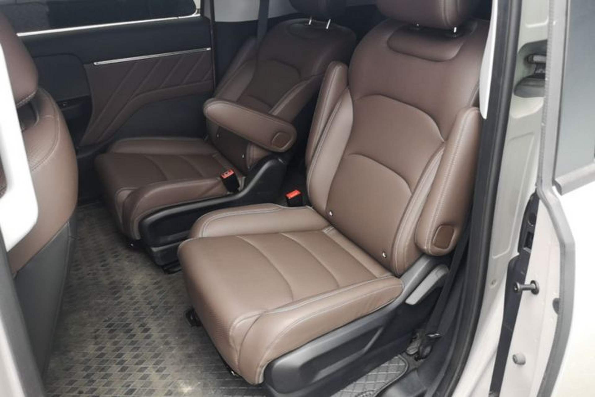 Used Wuling Starlight 730 2025 Model Plug-in Hybrid 125km Luxury Edition Left Rear Seat
