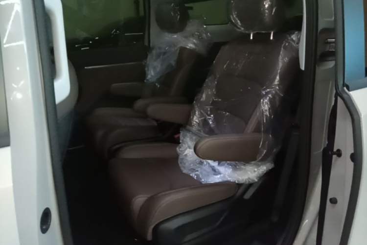 Used Wuling Starlight 730 2025 Model Plug-in Hybrid 125km Luxury Edition Left Rear Seat