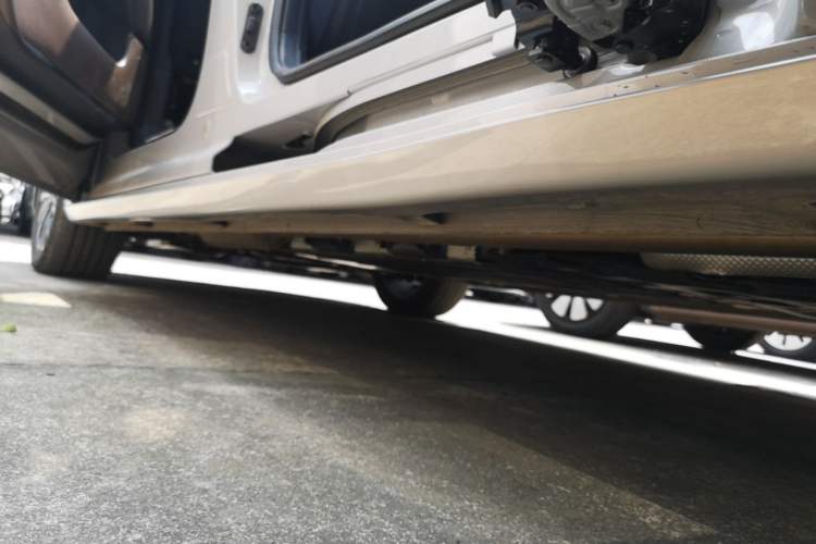 Used Wuling Starlight 730 2025 Model Plug-in Hybrid 125km Luxury Edition Left Side Sill