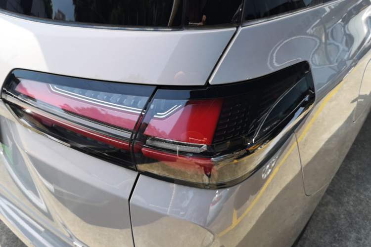 Used Wuling Starlight 730 2025 Model Plug-in Hybrid 125km Luxury Edition Right Rear Taillight