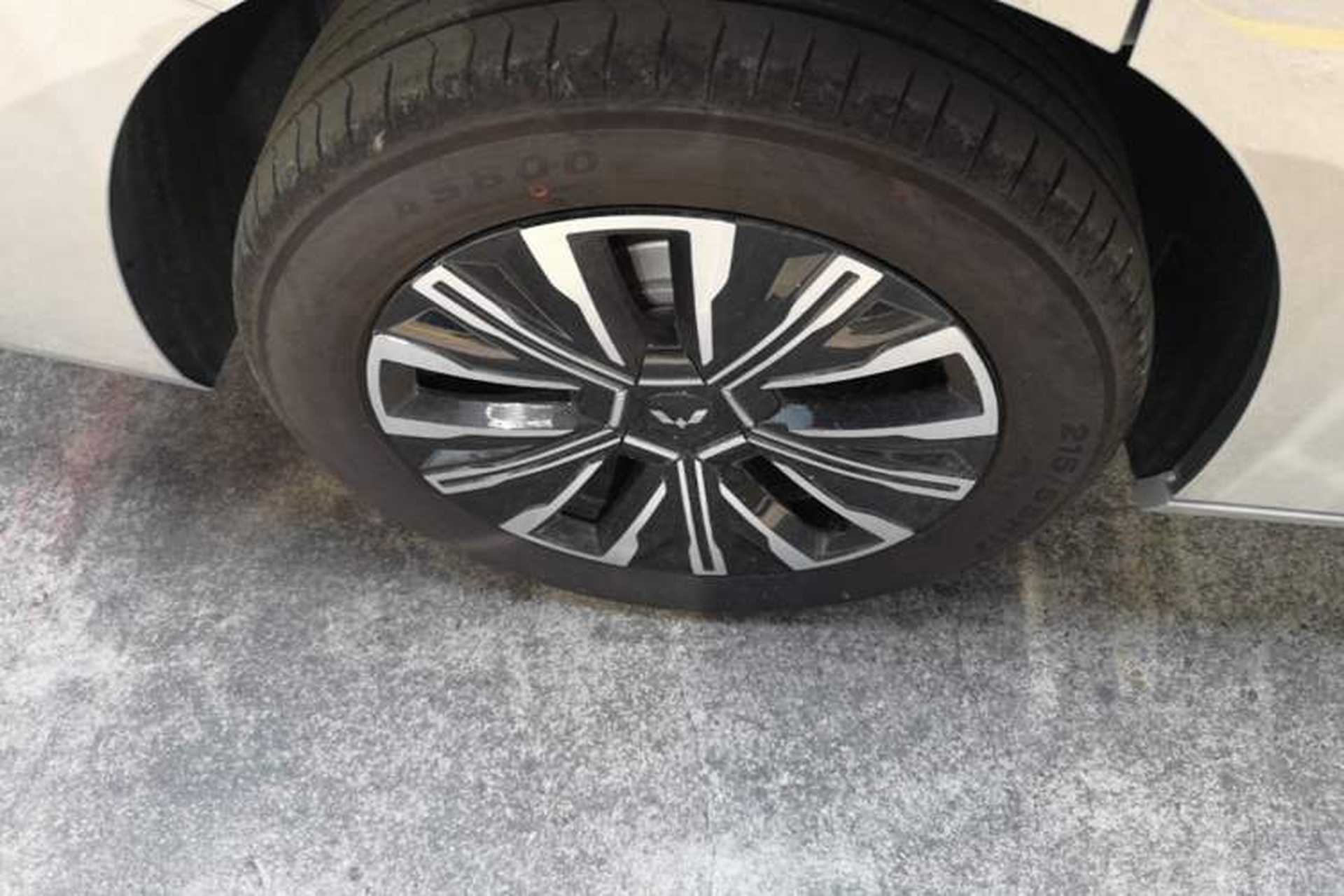 Used Wuling Starlight 730 2025 Model Plug-in Hybrid 125km Luxury Edition Right Rear Wheel Hub