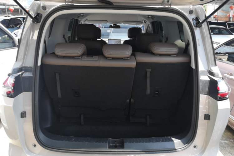 Used Wuling Starlight 730 2025 Model Plug-in Hybrid 125km Luxury Edition Trunk