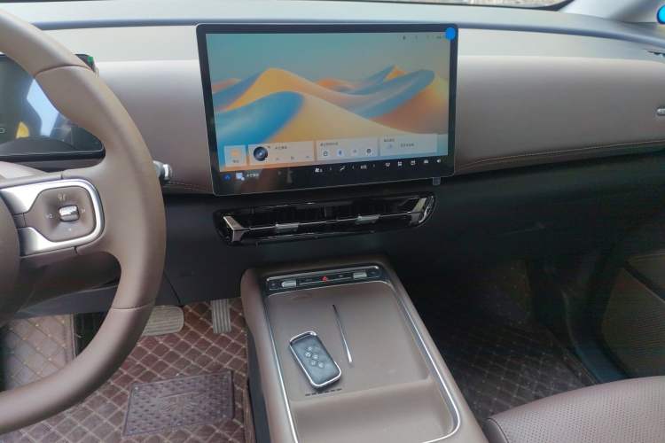 Used Wuling Starlight 730 2025 Model Plug-in Hybrid 125km Luxury Edition Audio And AC Panel