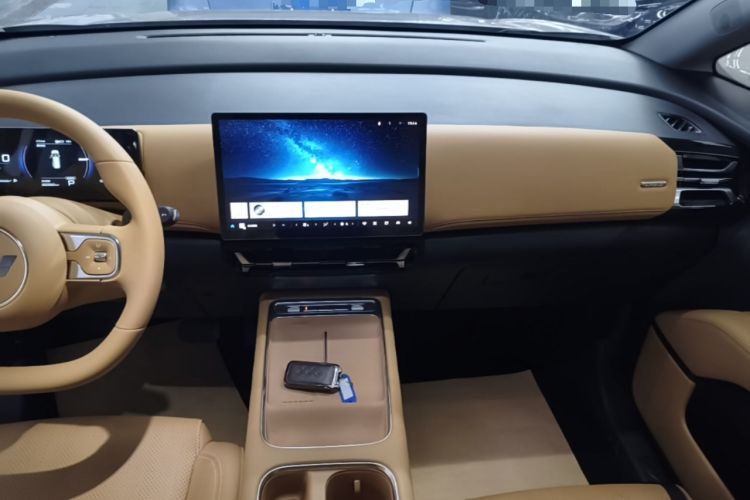 Used Wuling Starlight 730 2025 Model Plug-in Hybrid 125km Luxury Edition Audio And AC Panel