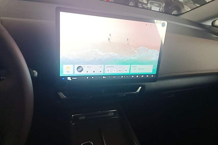 Used Wuling Starlight 730 2025 Model Plug-in Hybrid 125km Luxury Edition Audio And AC Panel