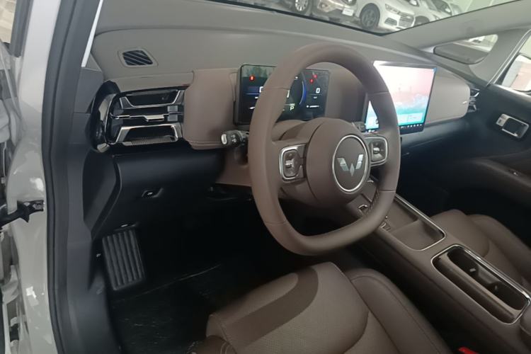 Used Wuling Starlight 730 2025 Model Plug-in Hybrid 125km Luxury Edition Center Console