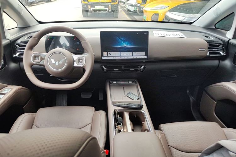 Used Wuling Starlight 730 2025 Model Pure Electric 500km Luxury Edition Center Console