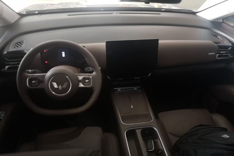 Used Wuling Starlight 730 2025 Model Plug-in Hybrid 125km Luxury Edition Center Console